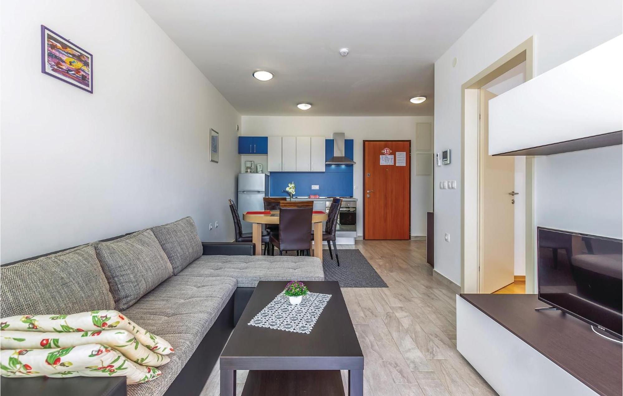 1 Bedroom Nice Apartment In ツリクヴェニツァ エクステリア 写真
